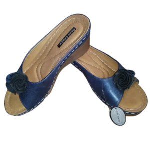 Good Choice Wedge Sandal Size 7 Color Blue.